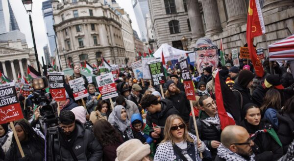 epa11073973 Pro-Palestinian protesters march from the Bank of England to Parliament Square to call for a permanent ceasefire and end of the siege of Gaza during the 'National March for Palestine' event in London, Britain, 13 January 2024. Demonstrators have been gathering in 35 countries around the world to rally in solidarity with the Palestinian people amid the ongoing Israel-Hamas conflict in the Gaza Strip.  EPA/TOLGA AKMEN