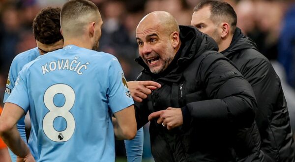 epa11074439 Manchester City manager Pep Guardiola (R) talks with Mateo Kovacic of Manchester City (L) during the English Premier League match between Newcastle United and Manchester City in Newcastle, Britain, 13 January 2024.  EPA/ADAM VAUGHAN EDITORIAL USE ONLY. No use with unauthorized audio, video, data, fixture lists, club/league logos, 'live' services or NFTs. Online in-match use limited to 120 images, no video emulation. No use in betting, games or single club/league/player publications.