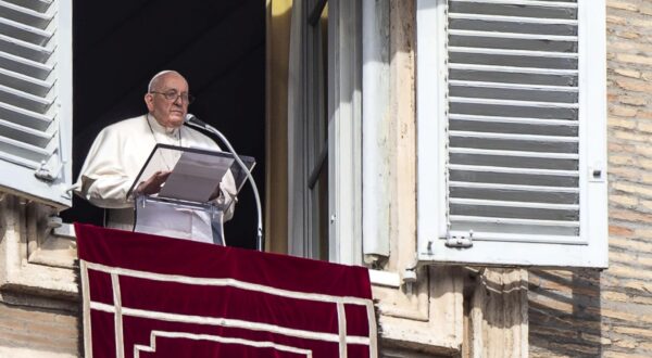 epa11075965 Pope Francis leads the Angelus prayer, traditional Sunday's prayer, from the window of his office overlooking Saint Peter's Square, Vatican City, 14 January 2024.  EPA/ANGELO CARCONI