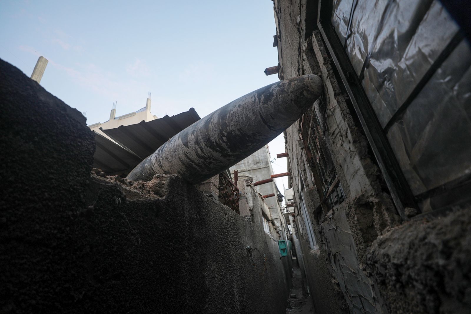 epa11085714 An unexploded missile is seen stuck between two houses of Al Nusairat refugee camp during Israeli operations in the southern Gaza Strip, 17 January 2024. .More than 24,400 Palestinians and at least 1,300 Israelis have been killed, according to the Palestinian Health Ministry and the Israel Defense Forces (IDF), since Hamas militants launched an attack against Israel from the Gaza Strip on 07 October, and the Israeli operations in Gaza and the West Bank which followed it. Since 07 October, up to 1.9 million people, or more than 85 percent of the population, have been displaced throughout the Gaza Strip, some more than once, according to the United Nations Relief and Works Agency for Palestine Refugees in the Near East (UNRWA), which added that most civilians in Gaza are in 'desperate need of humanitarian assistance and protection.  EPA/MOHAMMED SABER