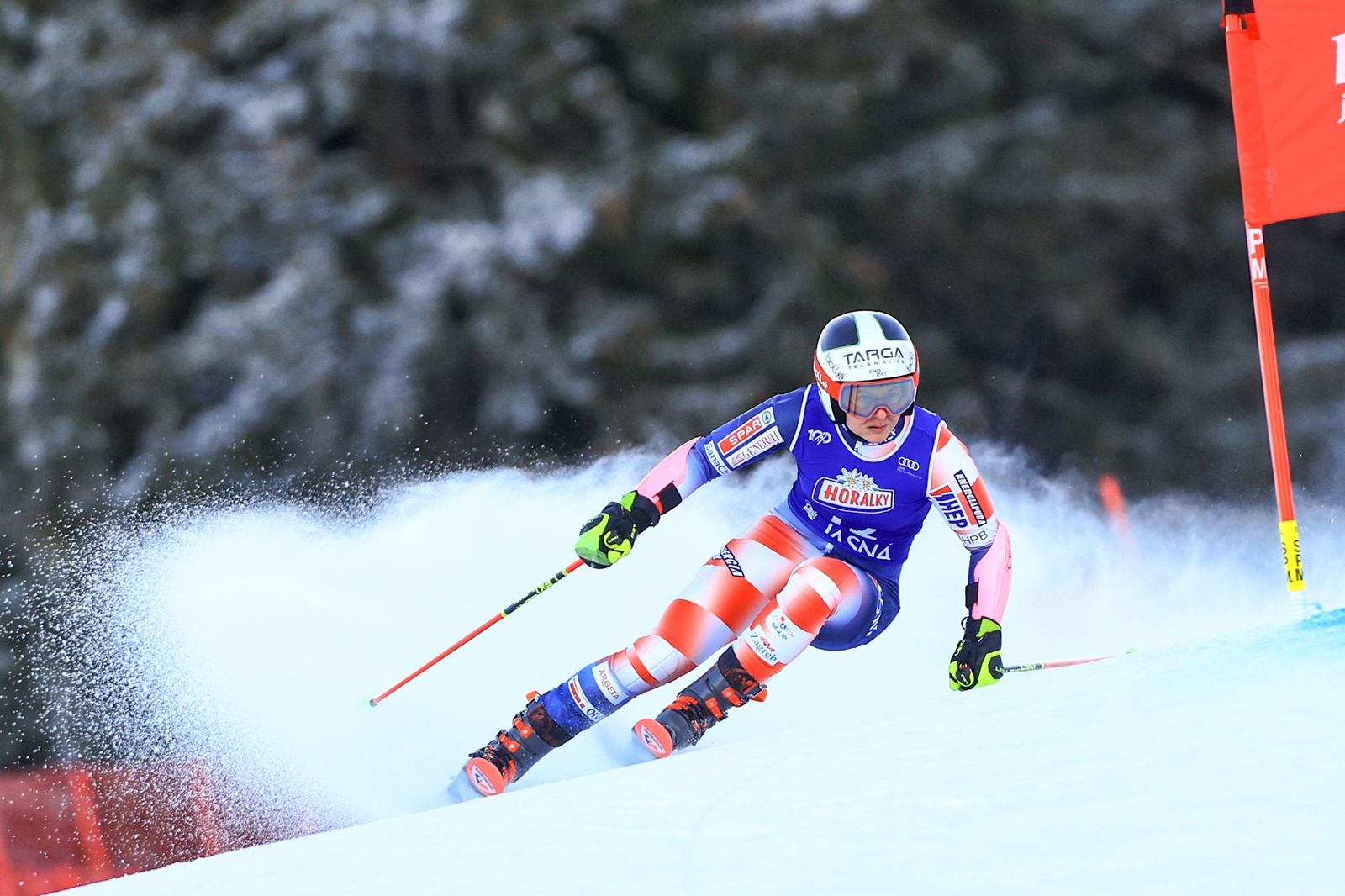 epa11091494 Zrinka Ljutic of Croatia in action during the first run of the Women's Giant Slalom race at the FIS Alpine Skiing World Cup in Jasna, Slovakia, 20 January 2024.  EPA/MARTIN DIVISEK