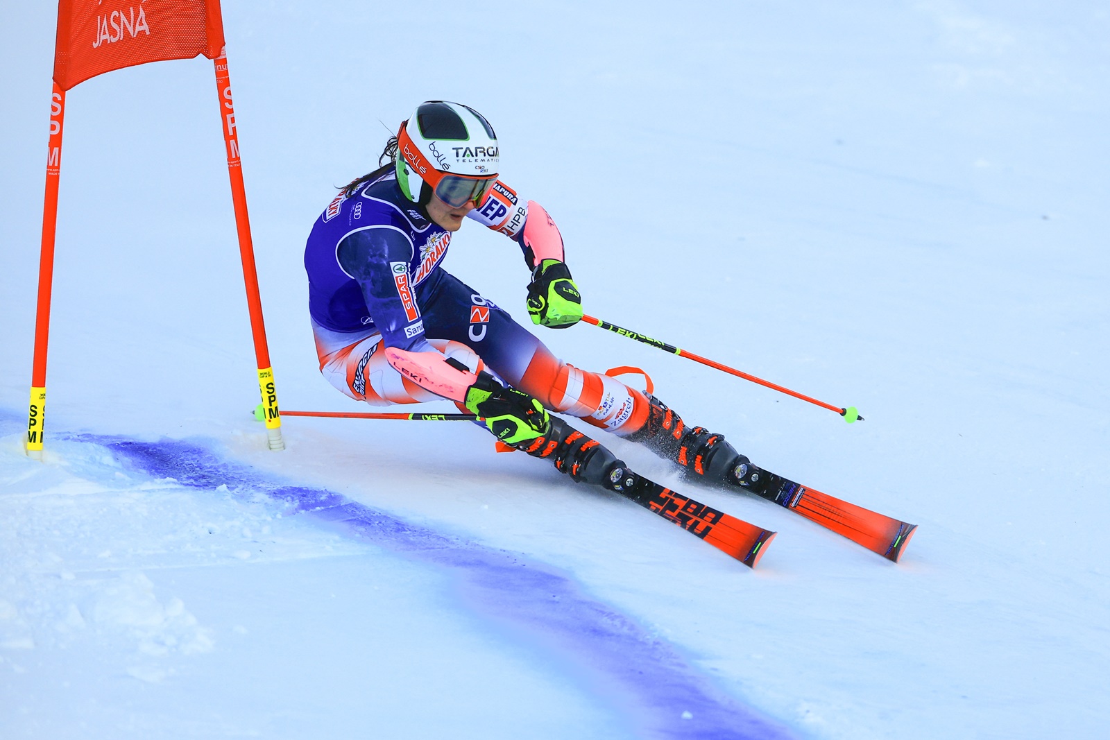 epa11091496 Zrinka Ljutic of Croatia in action during the first run of the Women's Giant Slalom race at the FIS Alpine Skiing World Cup in Jasna, Slovakia, 20 January 2024.  EPA/MARTIN DIVISEK
