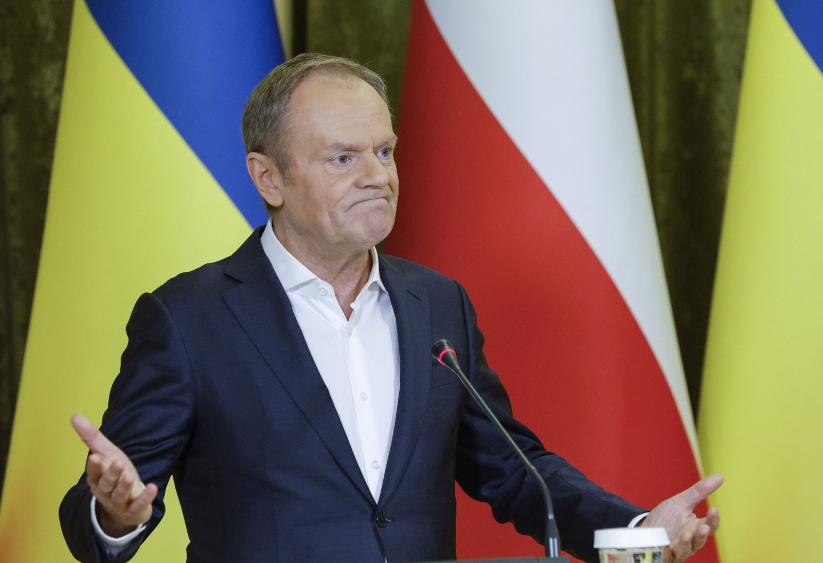 epa11096349 Polish Prime Minister Donald Tusk speaks during a statement to the media with Ukrainian President Volodymyr Zelensky (not pictured) after their meeting in Kyiv, Ukraine, 22 January 2024. Tusk arrived in Kyiv to meet with top Ukrainian officials amid the ongoing Russian invasion.  EPA/SERGEY DOLZHENKO