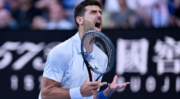 epa11097922 Novak Djokovic of Serbia yells during his quarterfinal match against Taylor Fritz of USA at the 2024 Australian Open in Melbourne, Australia, 23 January 2024.  EPA/LUKAS COCH AUSTRALIA AND NEW ZEALAND OUT