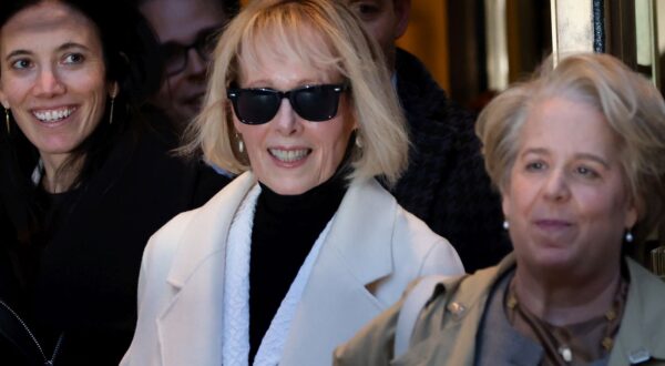 epa11107065 Journalist E. Jean Carroll  (C) exits Federal Court at the conclusion of her second Civil Defamation Trial against former US President Donald J. Trump in New York, New York, USA, 26 January 2024. The jury in the first case found Trump sexually abused Carroll and she was awarded five million dollars. This time the jury awarded her a total of 83.3 million US dollars (about EUR 77 million) in damages for defamation.  EPA/Peter Foley