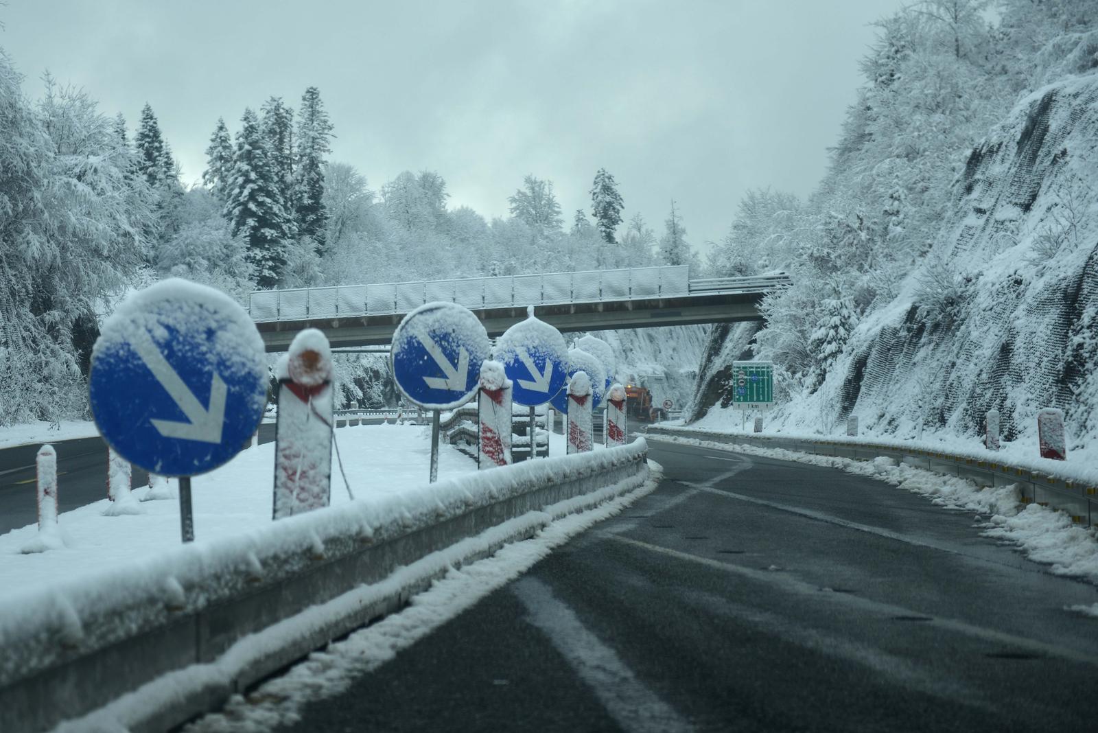 03.12.2023., Delnice - Problemi na cesti i snijeg u Delnicama i okolici. Photo: Josip Mikacic/PIXSELL