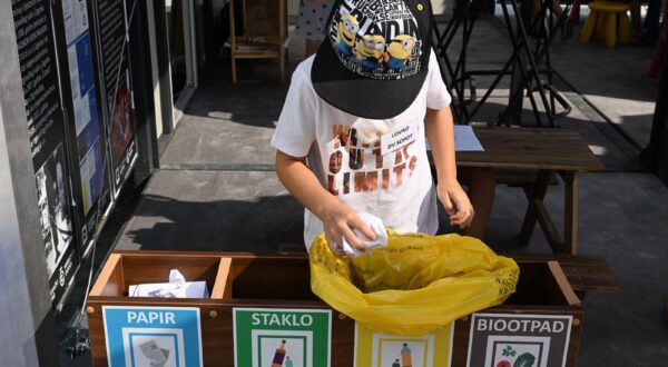 7.9.2022., Zagreb - Na Bundeku je Cistoca organizirala edukaciju sortiranja otpada za osnovnoskolce i djecu vrtickog doba. Photo: Davorin Visnjic/PIXSELL