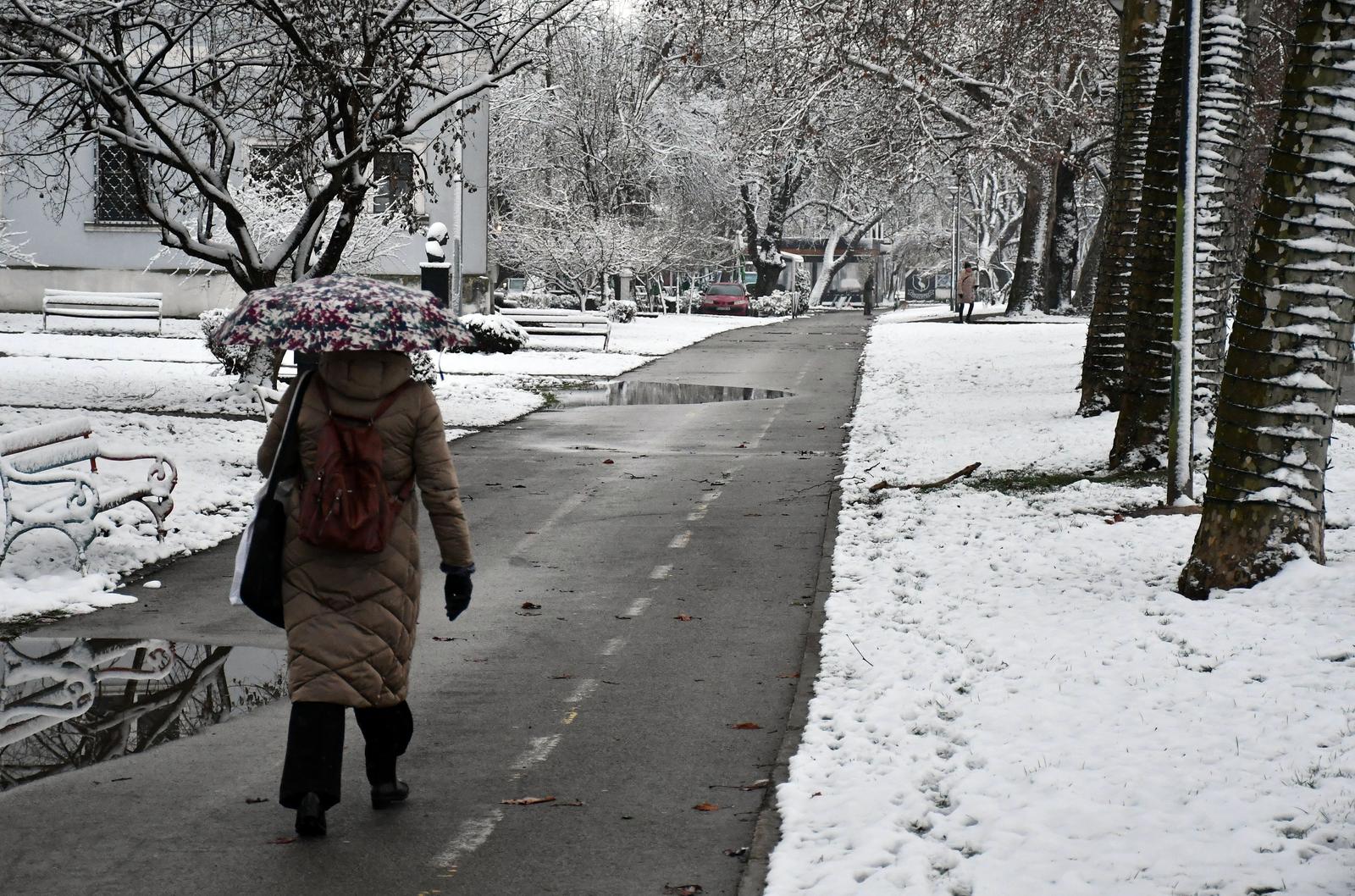 08.01.2024., Slavonski Brod - Bijeli zimski ugodjaj u sredistu grada. Photo: Ivica Galovic/PIXSELL