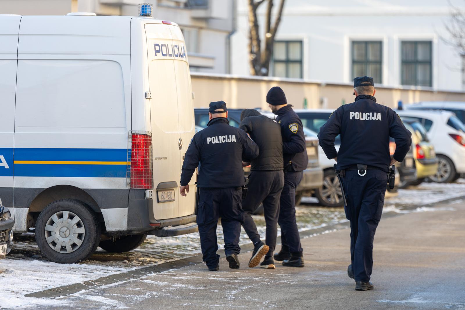 10.01.2024., Vukovar - Policija Opcinskom drzavnom odvjetnistvu privodi osumnjicene za napad na maloljetnike. Photo: Borna jaksic/PIXSELL