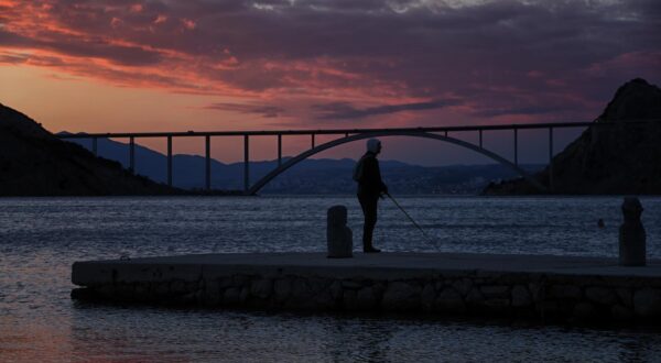 11.03..2023. Krk- Zalazak sunca i ribolov u uvali Voz ispod Krckog mosta. Photo: Boris Scitar/PIXSELL