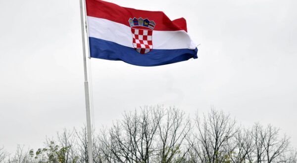 11.11.2013., Vukovar - Hrvatska zastava vijori se na vjetru.rPhoto: Goran Ferbezar/PIXSELL