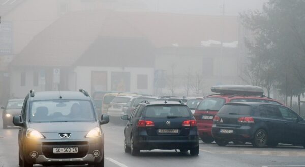 16.01.2024., Sisak - Gusta magla prekrila gradske ulice.

  Photo: Nikola Cutuk/PIXSELL
