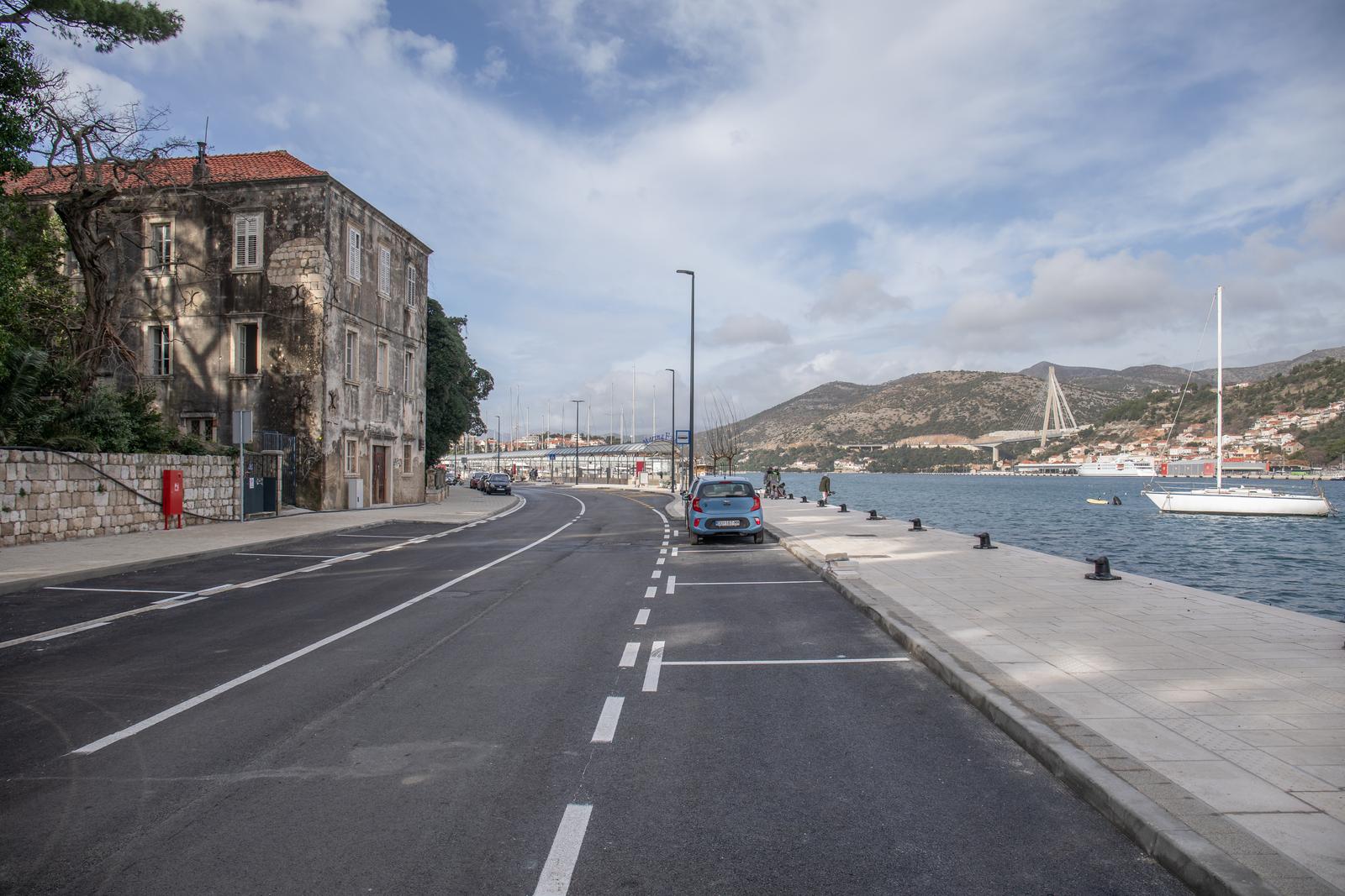 19.01.2024., Lapadska obala, Dubrovnik - Novoizgradjena prometnica otvorena je danas za promet. Rekonstrukcija i prosirenje Lapadske obale, kapitalna investicija financirana europskih i nacionalnim sredstvima najvece je ulaganje u prometnu infrastrukturu uzeg centra grada u posljednjih pedesetak godina.   Photo: Grgo Jelavic/PIXSELL