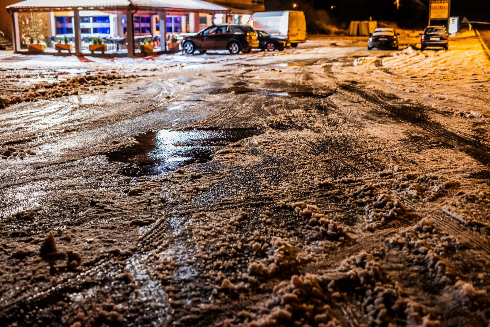 20.01.2024., Dicmo - Snjezni nocni motivi iz Dalmatinske zagore. Na fotografiji: Snjezni ugodjaj u Dicmu. Photo: Zvonimir Barisin/PIXSELL