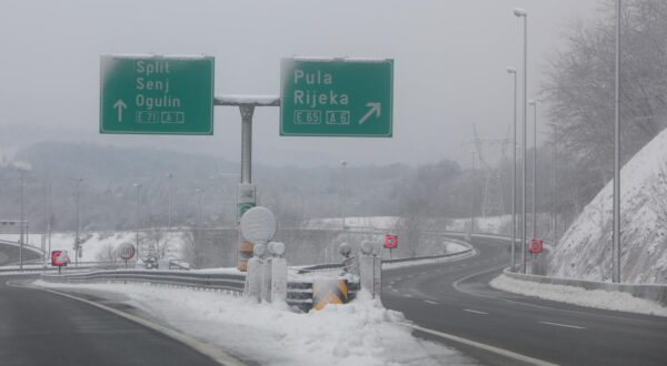27.02.2023., Karlovac - Stanje na autocesti A1 na kojoj gotovo nema prometa zbog snijega koji je padao cijelu noc. Photo: Kristina Stedul-Fabac/PIXSELL