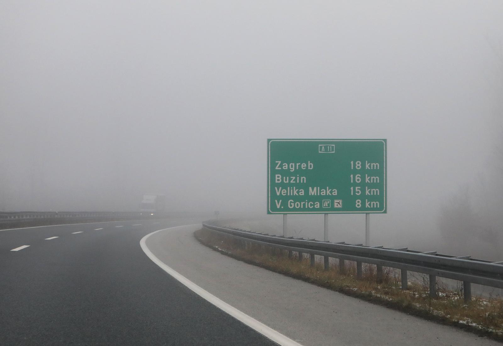 28.10.2021., Velika Gorica - Magla otezava promet u unutrasnjosti Hrvatske. Photo: Zeljko Hladika/PIXSELL