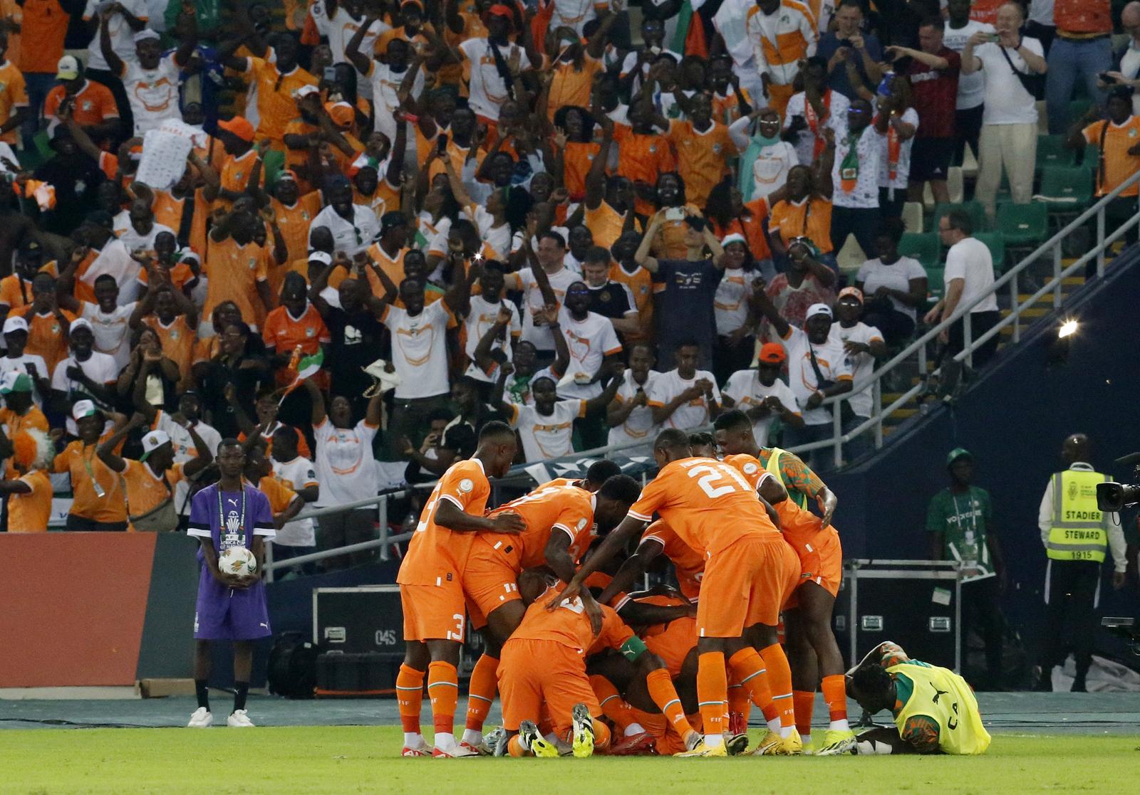 Soccer Football - Africa Cup of Nations - Group A - Ivory Coast v Guinea-Bissau - Olympic Stadium of Ebimpe, Abidjan, Ivory Coast - January 13, 2024 Ivory Coast players celebrate after Seko Fofana scores their first goal REUTERS/Luc Gnago Photo: LUC GNAGO/REUTERS