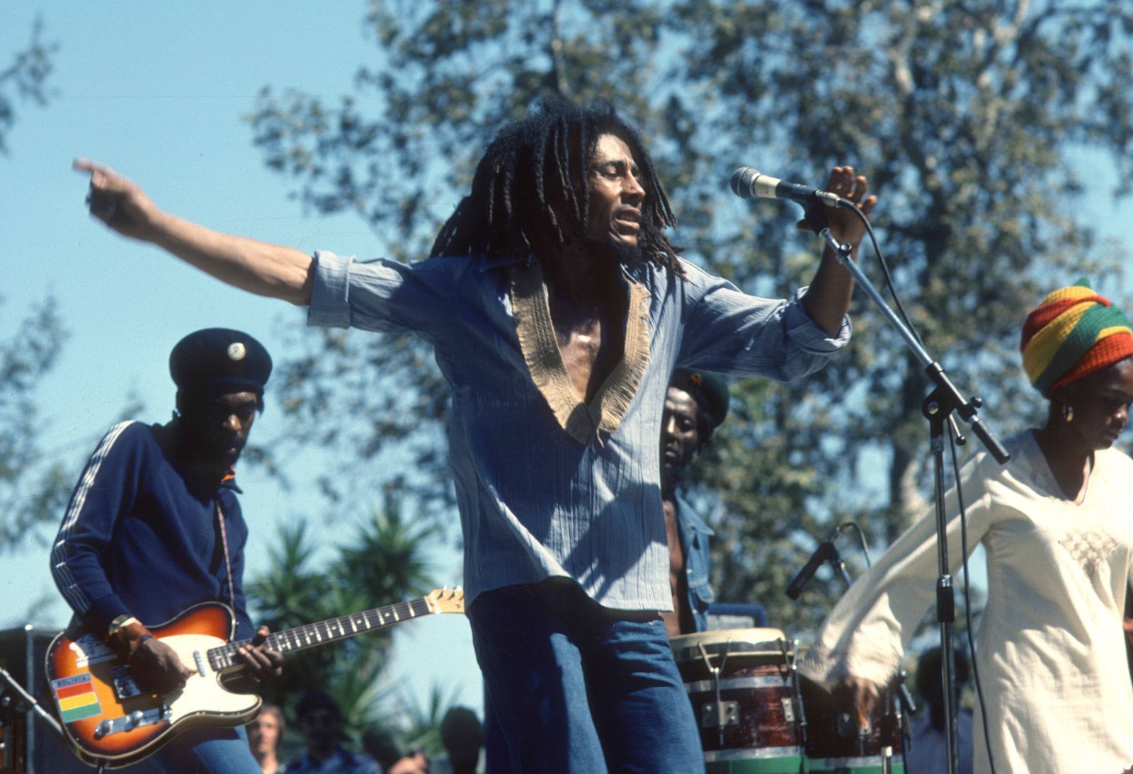 SANTA BARBARA, CA - MAY 31: Jamaican reggae musician, singer, songwriter and cultural icon Bob Marley performing with his band, The Wailers, at the Santa Barbara County Bowl in Santa Barbara, CA on May 31, 1976. PUBLICATIONxNOTxINxUSA Copyright: xJeffreyxMayerx/xRockxNegativesx/xMediaPunchx