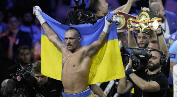 FILE - Ukraine's Oleksandr Usyk celebrates after beating Britain's Anthony Joshua to retain his world heavyweight title at King Abdullah Sports City in Jeddah, Saudi Arabia, on Aug. 21, 2022. Tyson Fury will face Oleksandr Usyk in Saudi Arabia in the first fight this century to unify all of the four major heavyweight boxing titles, Fury's promoter Frank Warren said Friday, Sept. 29, 2023. (AP Photo/Hassan Ammar, File)