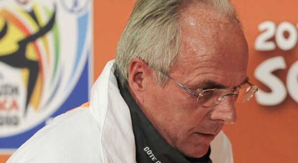 Ivory Coast head coach Sven-Goran Eriksson attends the news conference a day before the match against North Korea in Nelspruit, South Africa, Thursday June 24, 2010, as they are playing Group G of the soccer World Cup 2010.  (AP Photo/Kin Cheung)