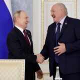 epa11112637 Russian President Vladimir Putin (L) and Belarusian President Alexander Lukashenko react as they shake hands during a meeting of the Supreme State Council of the Russia-Belarus Union State in St. Petersburg, Russia, 29 January 2024. At a meeting of the Supreme State Council of the Union State, Alexander Lukashenko announced the need to intensify cooperation in the field of import substitution and proposed creating a union media holding.  EPA/DMITRY ASTAKHOV / SPUTNIK / GOVERNMENT PRESS SERVICE POOL MANDATORY CREDIT