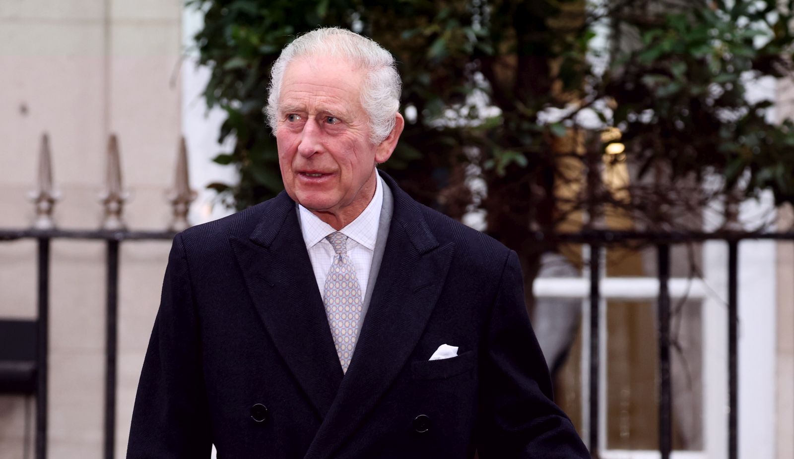 epa11112706 Britain's King Charles III departs the London Clinic In London, Britain, 29 January 2024. King Charles III left hospital following treatment for an enlarged prostate.  EPA/ANDY RAIN