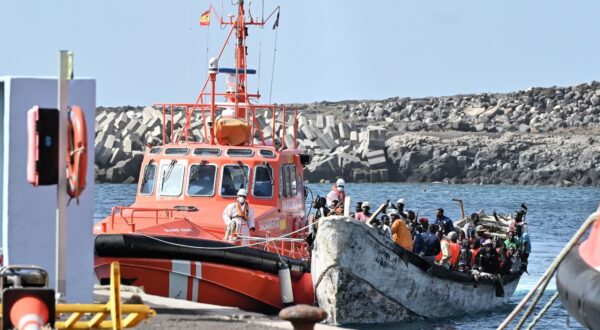 epa11114186 Migrants rescued by Spanish Salvamento Maritimo arrive at La Restinga port in El Hierro, Canary Islands, Spain, 30 January 2024. A total of 162 migrants were rescued when they traveled on board a small boat when trying to reach the Spanish coast.  EPA/Gelmert Finol
