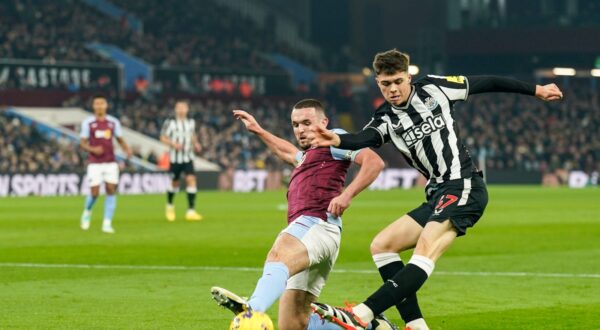 epa11114678 Aston Villa's John McGinn (L) and Newcastle's Jamie Miley (R) in action during the English Premier League soccer match between Aston Villa FC and Newcastle United, in Birmingham, Britain, 30 January 2024.  EPA/TIM KEETON EDITORIAL USE ONLY. No use with unauthorized audio, video, data, fixture lists, club/league logos, 'live' services or NFTs. Online in-match use limited to 120 images, no video emulation. No use in betting, games or single club/league/player publications.