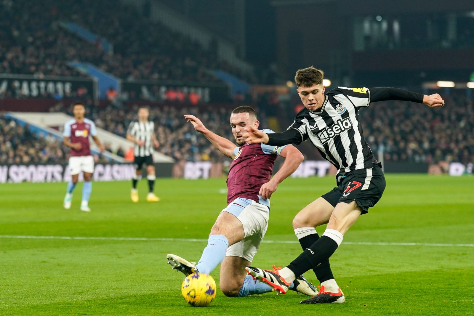 epa11114678 Aston Villa's John McGinn (L) and Newcastle's Jamie Miley (R) in action during the English Premier League soccer match between Aston Villa FC and Newcastle United, in Birmingham, Britain, 30 January 2024.  EPA/TIM KEETON EDITORIAL USE ONLY. No use with unauthorized audio, video, data, fixture lists, club/league logos, 'live' services or NFTs. Online in-match use limited to 120 images, no video emulation. No use in betting, games or single club/league/player publications.