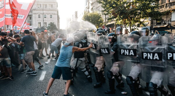 epa11116921 Demonstrators clash with police during a protest against the 'omnibus law' bill outside Congress in Buenos Aires, Argentina, 31 January 2024. The Argentine Congress began the debate on the Law of Bases and Starting Points for the Freedom of Argentines, known as the 'omnibus law', the star project of Argentinian President Javier Milei, with which he seeks to implement a series of profound economic reforms in the country.  EPA/JUAN IGNACIO RONCORONI