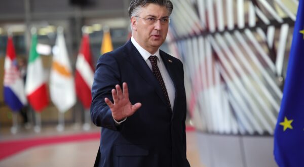 epa11117505 Croatia's Prime Minister Andrej Plenkovic arrives for a Special European Council in Brussels, Belgium, 01 February 2024. EU leaders gather in Brussels to discuss the mid-term revision of the EU's long-term budget for 2021-2027, including support to Ukraine.  EPA/OLIVIER MATTHYS