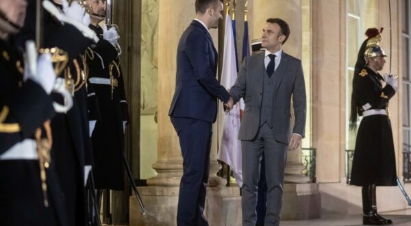 epa11129647 French President Emmanuel Macron (R) welcomes Montenegro's Prime Minister Milojko Spajic (L) at the Elysee Palace in Paris, France, 05 January 2024.  EPA/CHRISTOPHE PETIT TESSON