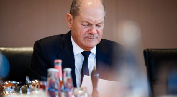 epa11133496 German Chancellor Olaf Scholz looks on during the weekly cabinet meeting of the German government in Berlin, Germany, 07 February 2024.  EPA/CLEMENS BILAN