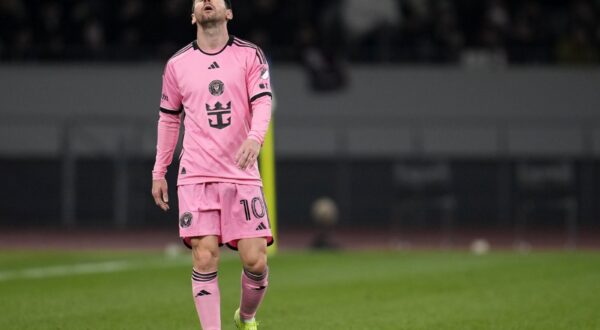 epa11133876 Inter Miami's forward Lionel Messi reacts during a friendly soccer match between Inter Miami and Vissel Kobe in Tokyo, Japan, 07 February 2024.  EPA/FRANCK ROBICHON