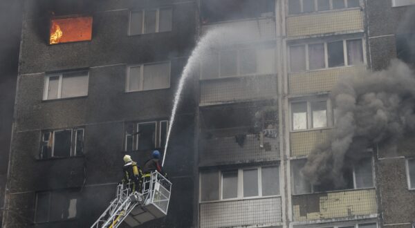 epa11134089 Firefighters work to extinguish a fire at the site of a building damaged by falling debris of a Russian missile following a morning missile strike in Kyiv (Kiev), Ukraine, 07 February 2024, amid the Russian invasion. At least four people were killed and 19 others injured after a Russian shelling hit the Ukrainian capital Kyiv, the State Emergency Service of Ukraine said.  EPA/DANYLO ANTONIUK