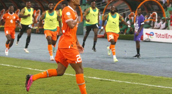 epa11135127 Sebastien Haller of Ivory Coast celebrates scoring the 1-0 goal during the CAF 2023 Africa Cup of Nations semi final between Ivory Coast and DR Congo, in Abidjan, Ivory Coast, 07 February 2024.  EPA/LEGNAN KOULA