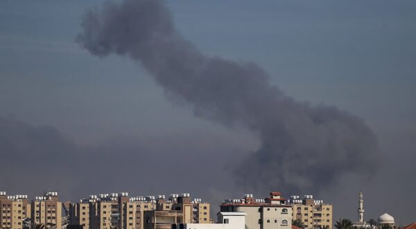 epa11137207 Smoke rises following Israeli air strikes in Gaza City, northern Gaza Strip, 08 February 2024. More than 27,500 Palestinians and over 1,300 Israelis have been killed, according to the Palestinian Health Ministry and the Israel Defense Forces (IDF), since Hamas militants launched an attack against Israel from the Gaza Strip on 07 October 2023, and the Israeli operations in Gaza and the West Bank which followed it.  EPA/MOHAMMED SABER