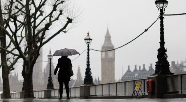epa11137216 People walk along the Southbank in the rain with The Palace of Westminster, home to the Houses of Parliament, in the background in London, Britain, 08 February 2024. The UK Met Office has issued a yellow warning covering much of southern England as heavy rain is likely to cause disruption to transport.  EPA/TOLGA AKMEN