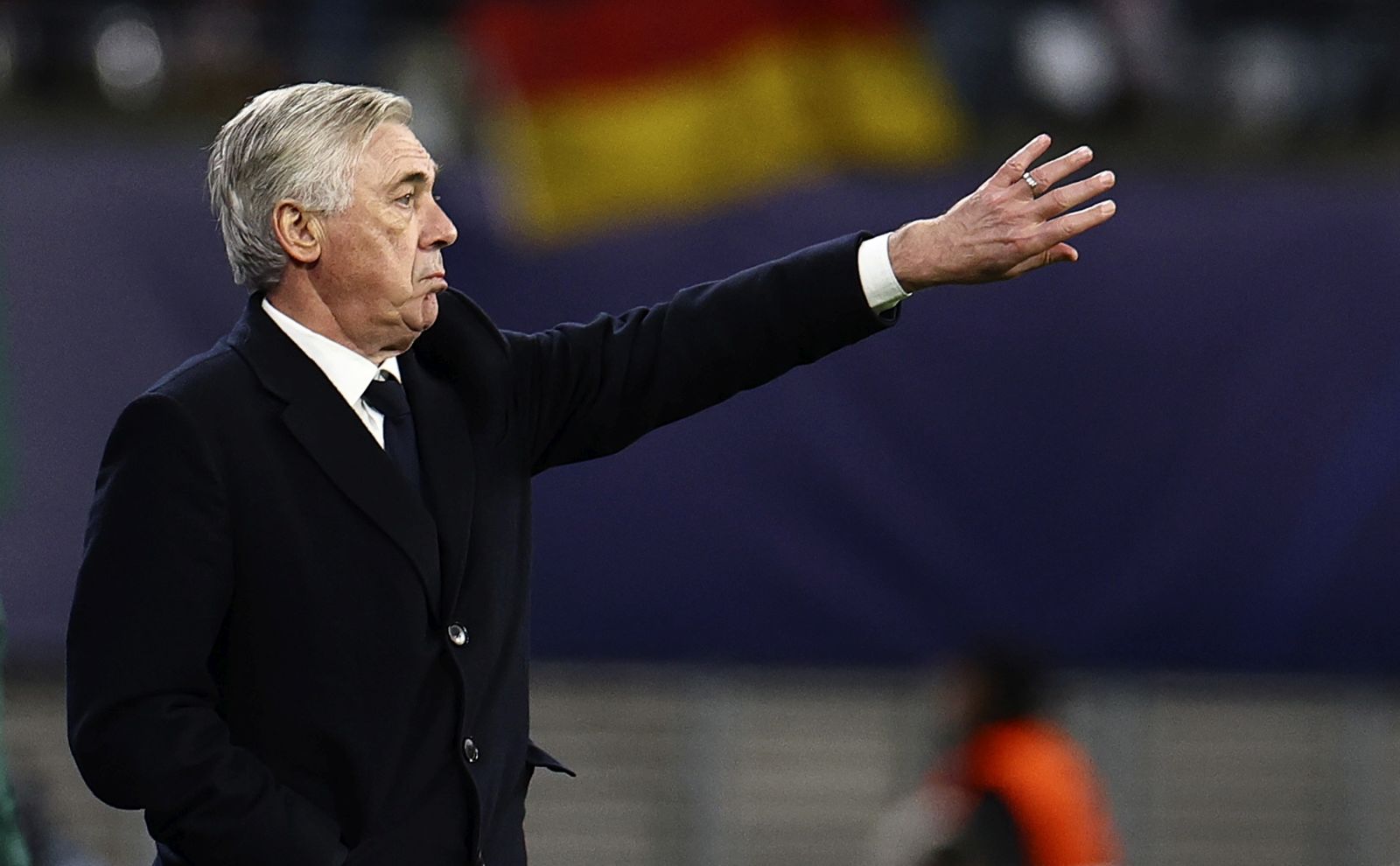 epa11150877 Real Madrid’s head coach Carlo Ancelotti reacts during the UEFA Champions League Round of sixteen first leg soccer match between RB Leipzig and Real Madrid in Leipzig, Germany, 13 February 2024.  EPA/FILIP SINGER