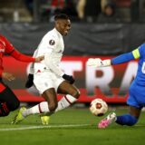 epa11172833 Rafael Leao (C) of Milan attempts to score against Rennes goalkeeper Steve Mandanda during the UEFA Europa League knock- out round play-offs, 2nd leg soccer match between Stade Rennes and AC Milan in Rennes, France 22 February 2024.  EPA/YOAN VALAT