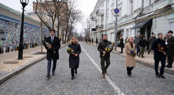 epa11177220 A handout photo made available by the Italian government press office shows (L-R) Canadian Prime Minister Justin Trudeau, Italian Prime Minister Giorgia Meloni, Ukrainian President Volodymyr Zelensky, President of the European Commission Ursula von der Leyen, and  Prime Minister of Belgium Alexander De Croo attending a wreath laying ceremony ahead of Italy's first meeting of G7 Heads of State and Government in its presidency, on the second anniversary of the Russian invasion of Ukraine, in Kyiv (Kiev), Ukraine, 24 February 2024. On 24 February 2024, Ukraine marks the second year since Russian troops entered its territory, starting a conflict that has provoked destruction and a humanitarian crisis.  EPA/FILIPPO ATTILI / ITALIAN GOVERNMENT PRESS OFFICE / HANDOUT  HANDOUT EDITORIAL USE ONLY/NO SALES HANDOUT EDITORIAL USE ONLY/NO SALES