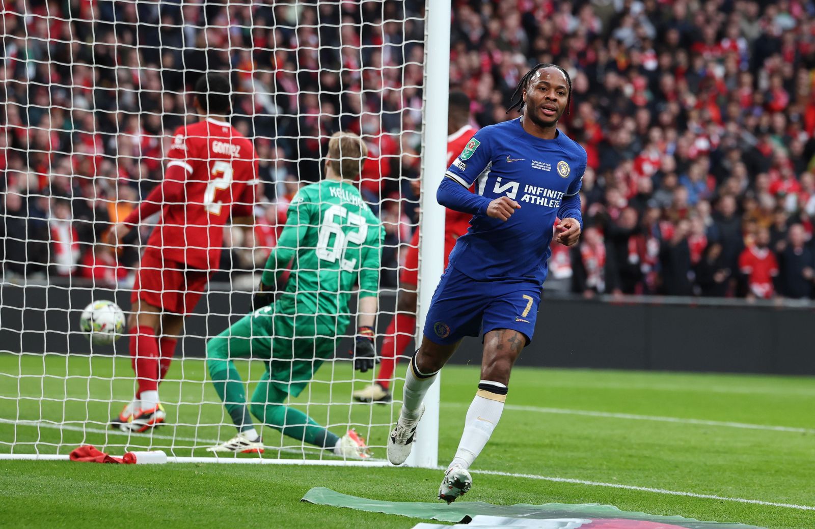epa11181407 Chelsea’s Raheem Sterling looks on as a goal is ruled off side during the EFL Carabao Cup final match between Chelsea FC and Liverpool FC at Wembley Stadium in London, Britain, 25 February 2024.  EPA/ANDY RAIN