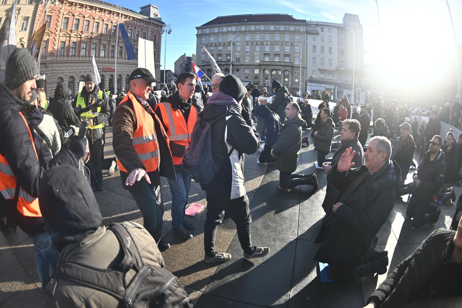 03.02.2024., Zagreb - Molitelji, ali i prosvjednici su se okupili na Trgu bana Josipa Jelacica kao i svake prve subote u mjesecu.   Photo: Igor Soban/PIXSELL