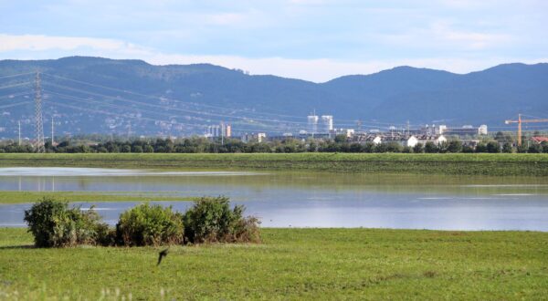 07.08.2023., Zagreb, Botinec - Povlaci se voda iz oteretnog kanala Sava - Odra. Photo: Zeljko Lukunic/PIXSELL