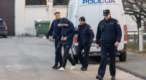 10.01.2024., Vukovar - Policija Opcinskom drzavnom odvjetnistvu privodi osumnjicene za napad na maloljetnike.  Photo: Borna jaksic/PIXSELL