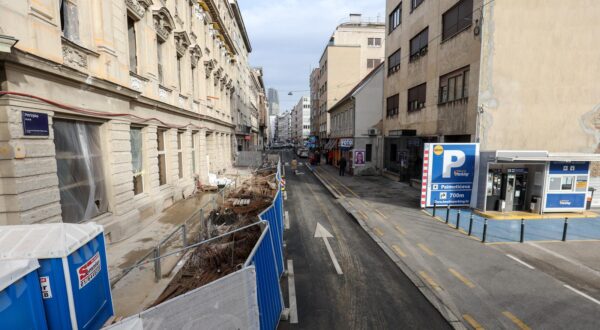 10.02.2024., Zagreb - Urusena skela u Petrinjskoj ulici uklonjena je sa ceste i otvorena je za promet. Photo: Igor Kralj/PIXSELL