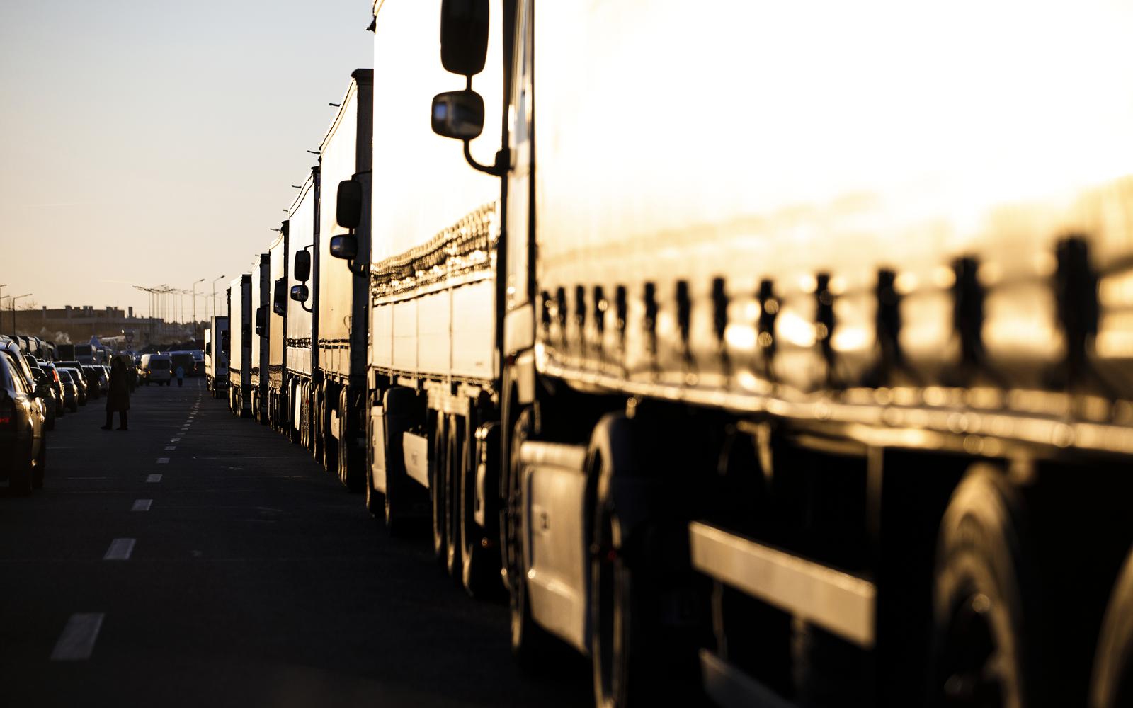 11.03.2022., Krakovets, Ukrajina - Stotine kamiona pod okriljem zadnjih zraka sunca ceka na granicnom prijelazu Korczowa-Krakovets.
  Photo: Milan Sabic/PIXSELL