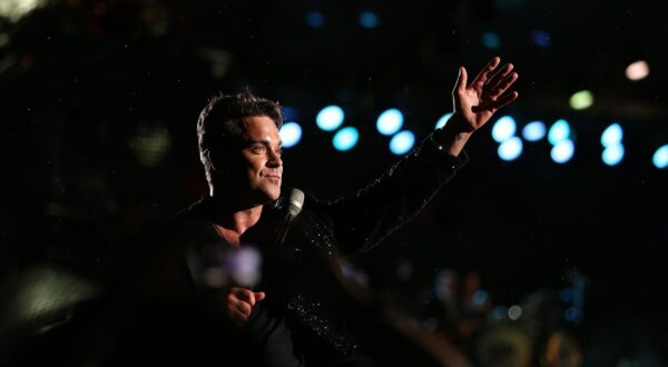 13.08.2013., Zagreb - Britanski pjevac Robbie Williams odrzao je koncert na maksimirskom stadionu u sklopu turneje Take the crown.rPhoto: Petar Glebov/Pixsell
