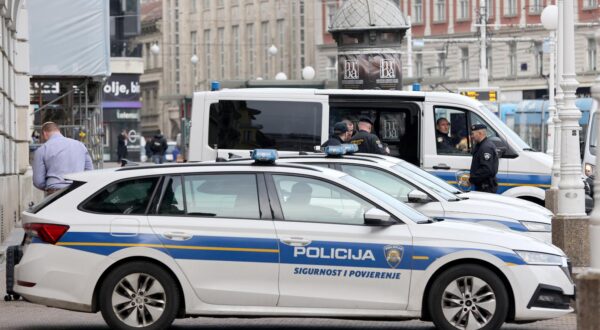 22.02.2024., Zagreb - Zbog danasnje nogometne utakmice Dinama i Betisa policija je od jutra pojacala sigurnosne mjere i nadzor u centru grada.
 Photo: Patrik Macek/PIXSELL