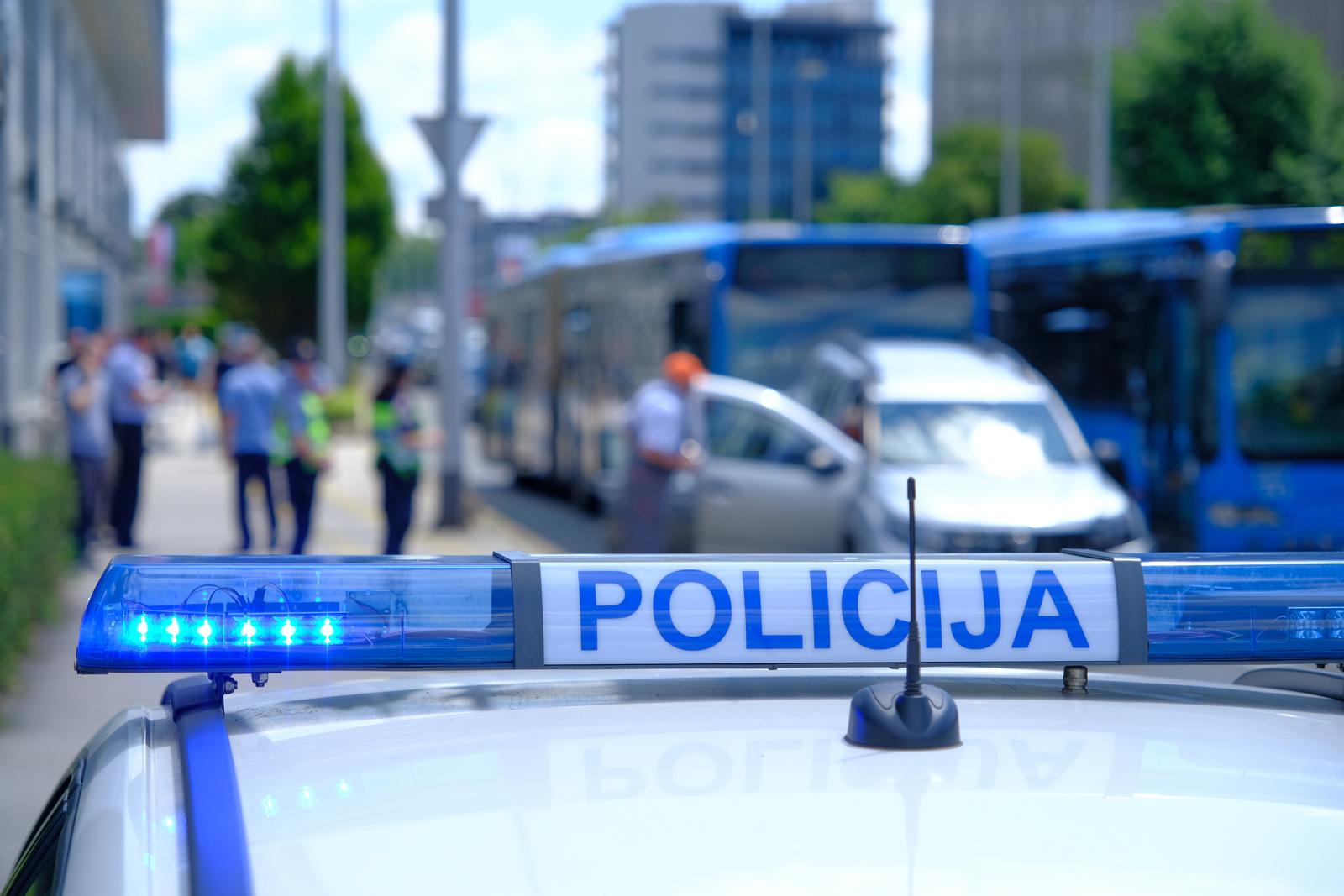29.06.2023., Zagreb - Na krizanju Heinzleove i Ulice grada Vukovara dogodila se nesreca gdje je autobus pokupio nekoliko auta. Photo: Slaven Branislav Babic/PIXSELL